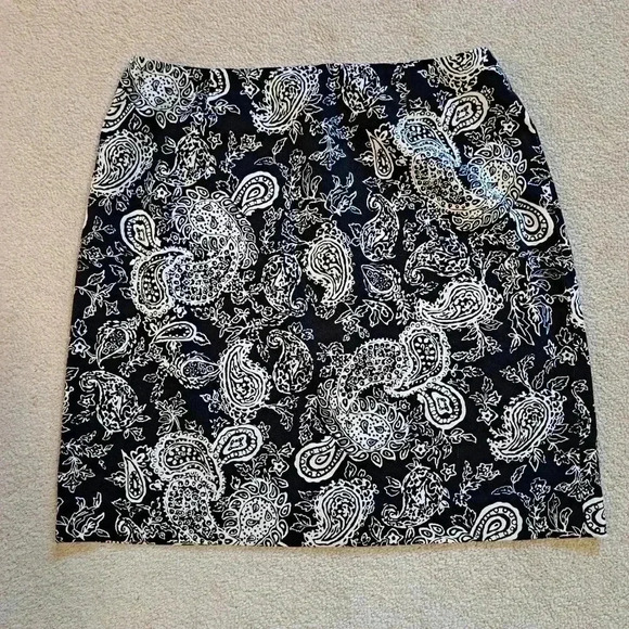 ❤️ Ralph Lauren Petite Skirt Paisley Print Size 4p Black White - Picture 1 of 8